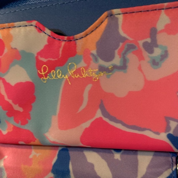 Lilly Pulitzer iphone wristlet - Picture 3 of 4